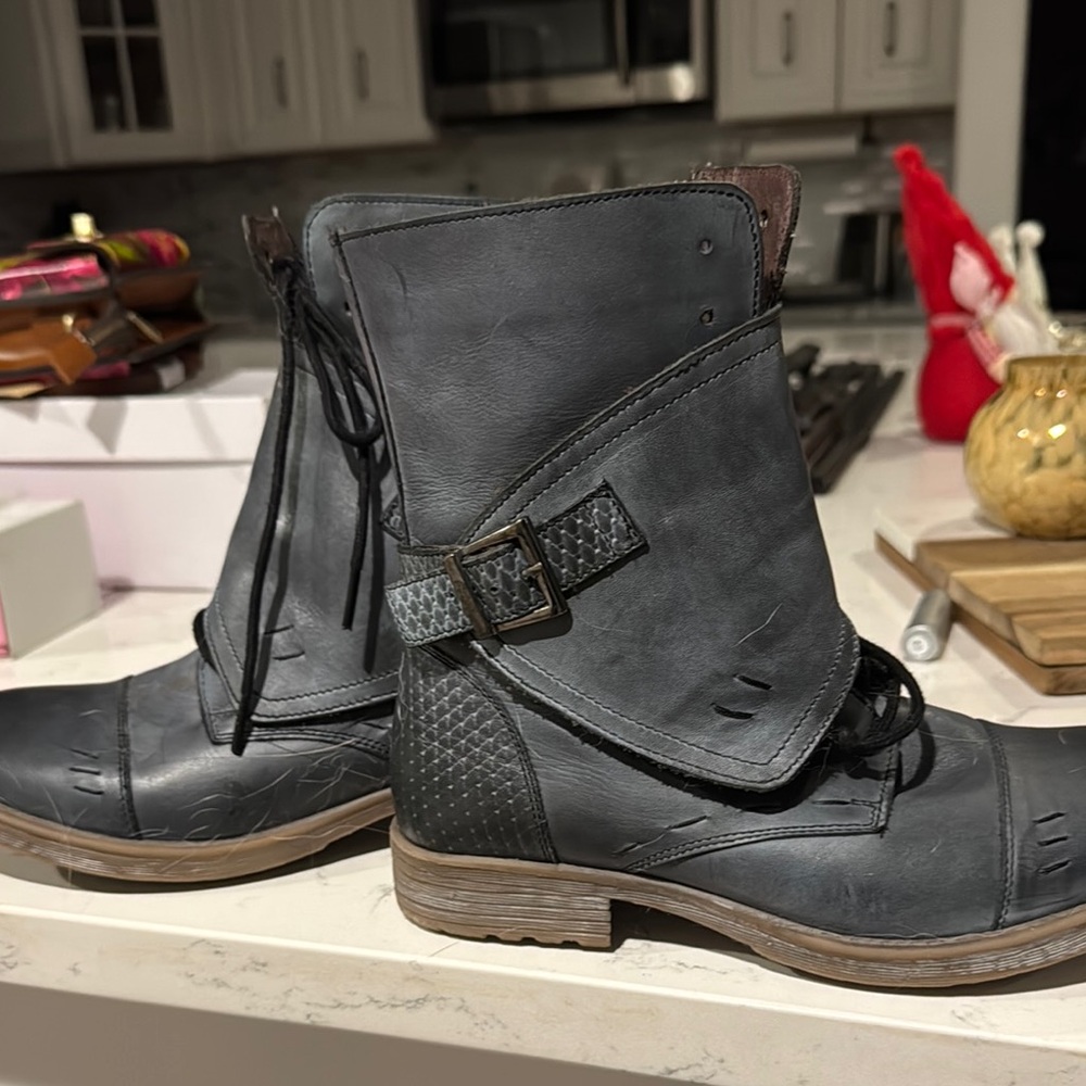 Gray Ankle Boots with Zipper and Fold-Over Cuff
